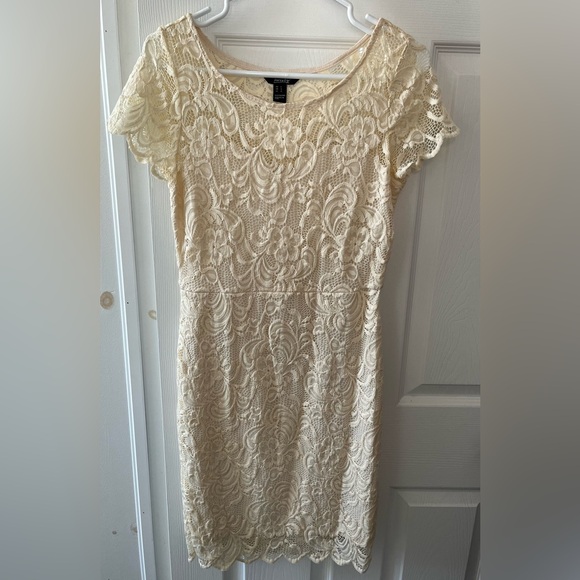 Elegant Cream Lace Dress - Picture 2 of 3